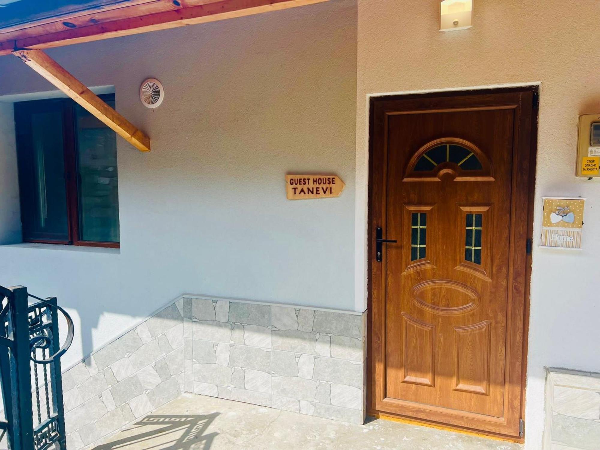 Guest House Tanevi Devin Kültér fotó